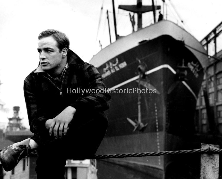 Marlon Brando 1954 On the Waterfront Hoboken N.J. dock wm.jpg